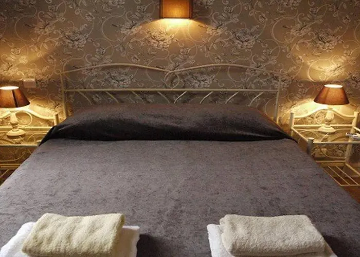 Barla 3 - A Spacious One Bedroom Apartment Near Place Garibaldi